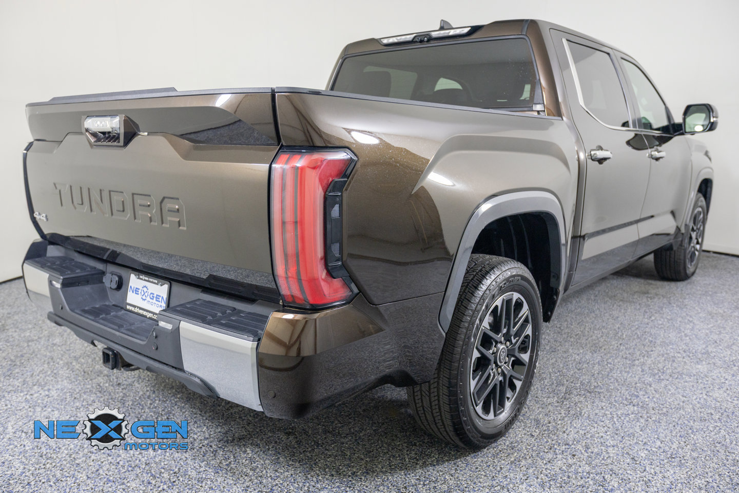Used 2024 Toyota Tundra Limited AWD/4WD image 8