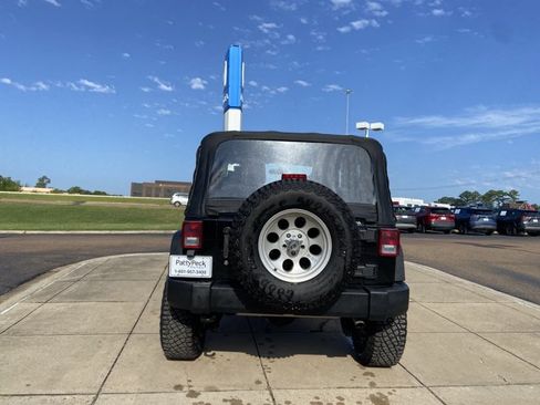 Used 2014 Jeep Wrangler Sport w/ Connectivity Group AWD/4WD image 10
