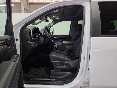 Used 2025 Chevrolet Silverado 2500 LT w/ Convenience Package image 16