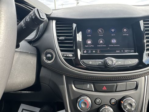 Used 2022 Chevrolet Trax LT w/ Sport Edition image 17