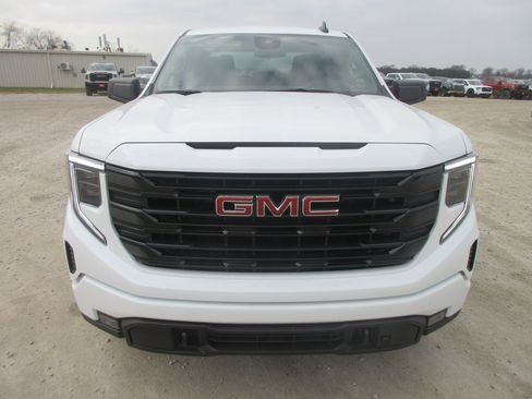 New 2026 GMC Sierra 1500 Elevation image 12