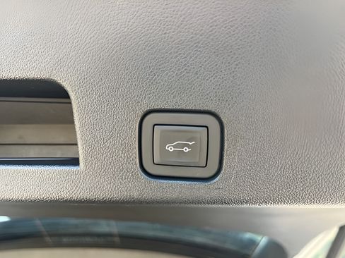 Used 2026 Chevrolet Traverse LT FWD image 9