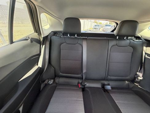 Used 2025 Chevrolet Trax LT FWD image 38