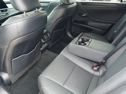 Used 2024 Lexus ES 350 w/ Premium Package FWD image 9