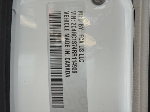 Used 2024 Chrysler Pacifica Limited FWD image 34