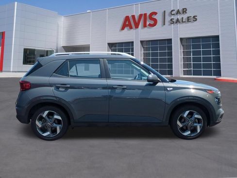 Used 2025 Hyundai Venue SEL FWD image 5