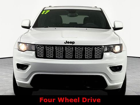 Used 2017 Jeep Grand Cherokee Altitude AWD/4WD image 2