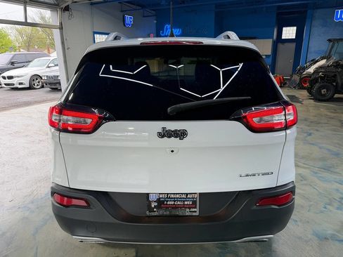 Used 2017 Jeep Cherokee Limited FWD image 3