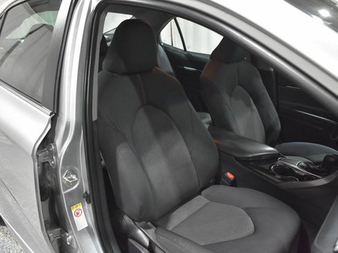 Used 2018 Toyota Camry LE FWD image 17