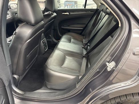 Used 2019 Chrysler 300 Limited AWD/4WD image 10