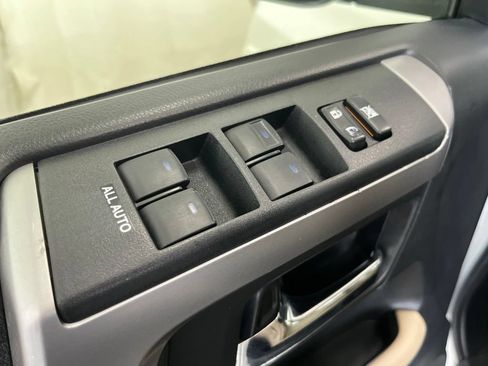 Used 2018 Toyota 4Runner SR5 Premium AWD/4WD image 5