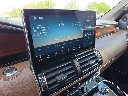 Used 2023 Lincoln Navigator Reserve RWD image 17