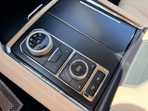 Used 2023 Ford Expedition XLT image 19