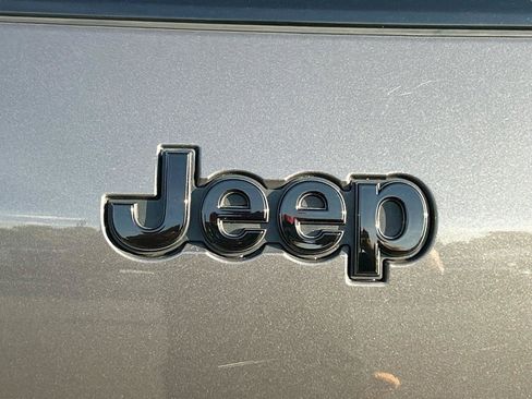 Used 2023 Jeep Grand Cherokee L Laredo AWD/4WD image 12