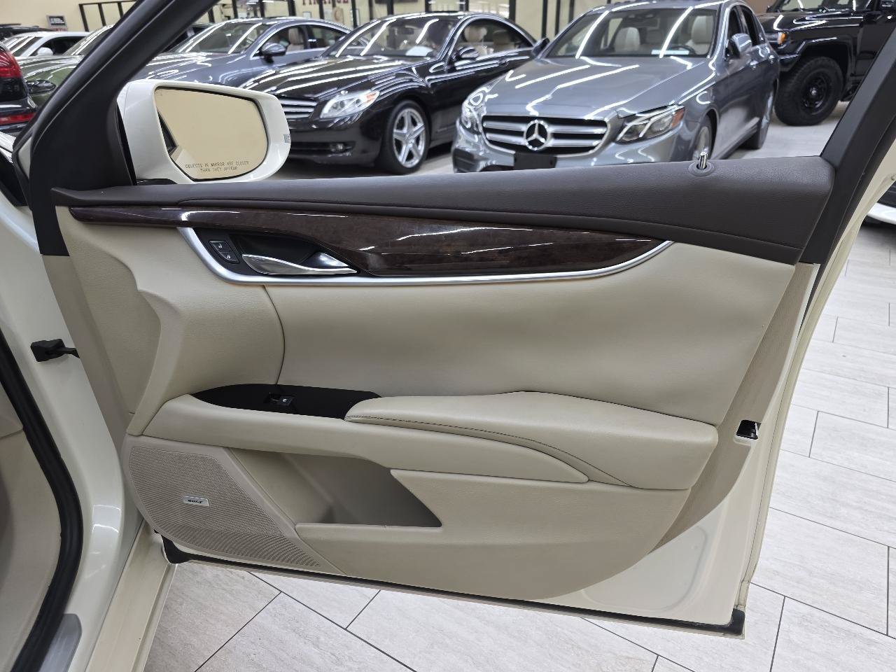 Used 2013 Cadillac XTS Luxury FWD image 40
