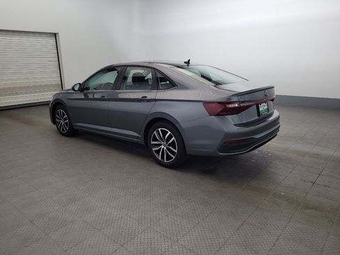 Used 2025 Volkswagen Jetta SE FWD image 3