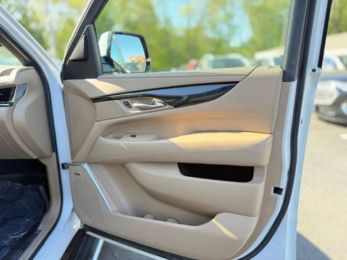 Used 2018 Cadillac Escalade ESV Platinum AWD/4WD image 34