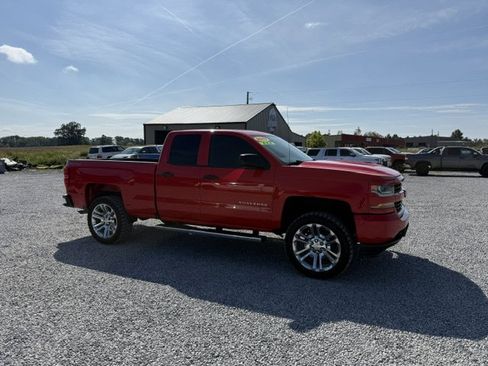 Used 2017 Chevrolet Silverado 1500 Custom w/ Custom Convenience Package AWD/4WD image 4