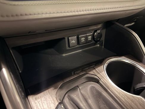 Used 2020 Toyota Highlander Platinum FWD image 29