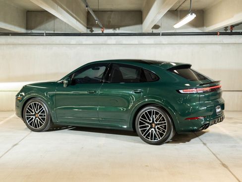 Certified 2026 Porsche Cayenne GTS AWD/4WD image 3