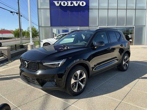 New 2026 Volvo XC40 B5 Plus w/ Climate Package AWD/4WD image 2