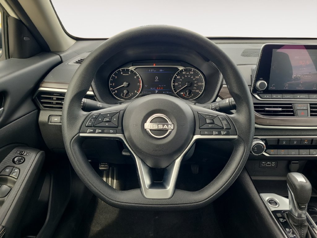 Used 2024 Nissan Altima 2.5 SV FWD image 12