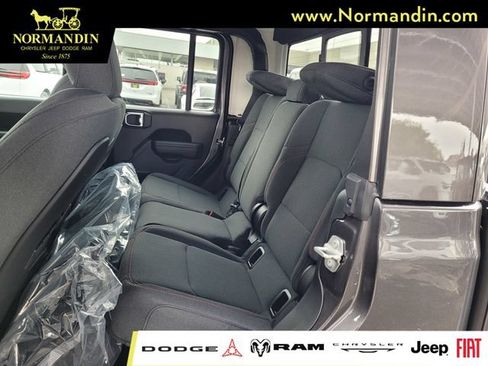 New 2026 Jeep Gladiator Rubicon AWD/4WD image 8