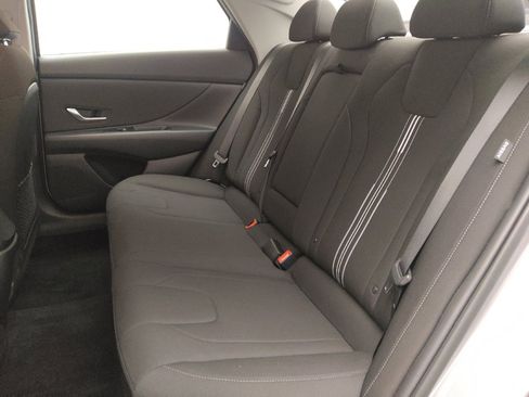 Used 2025 Hyundai Elantra SEL image 18