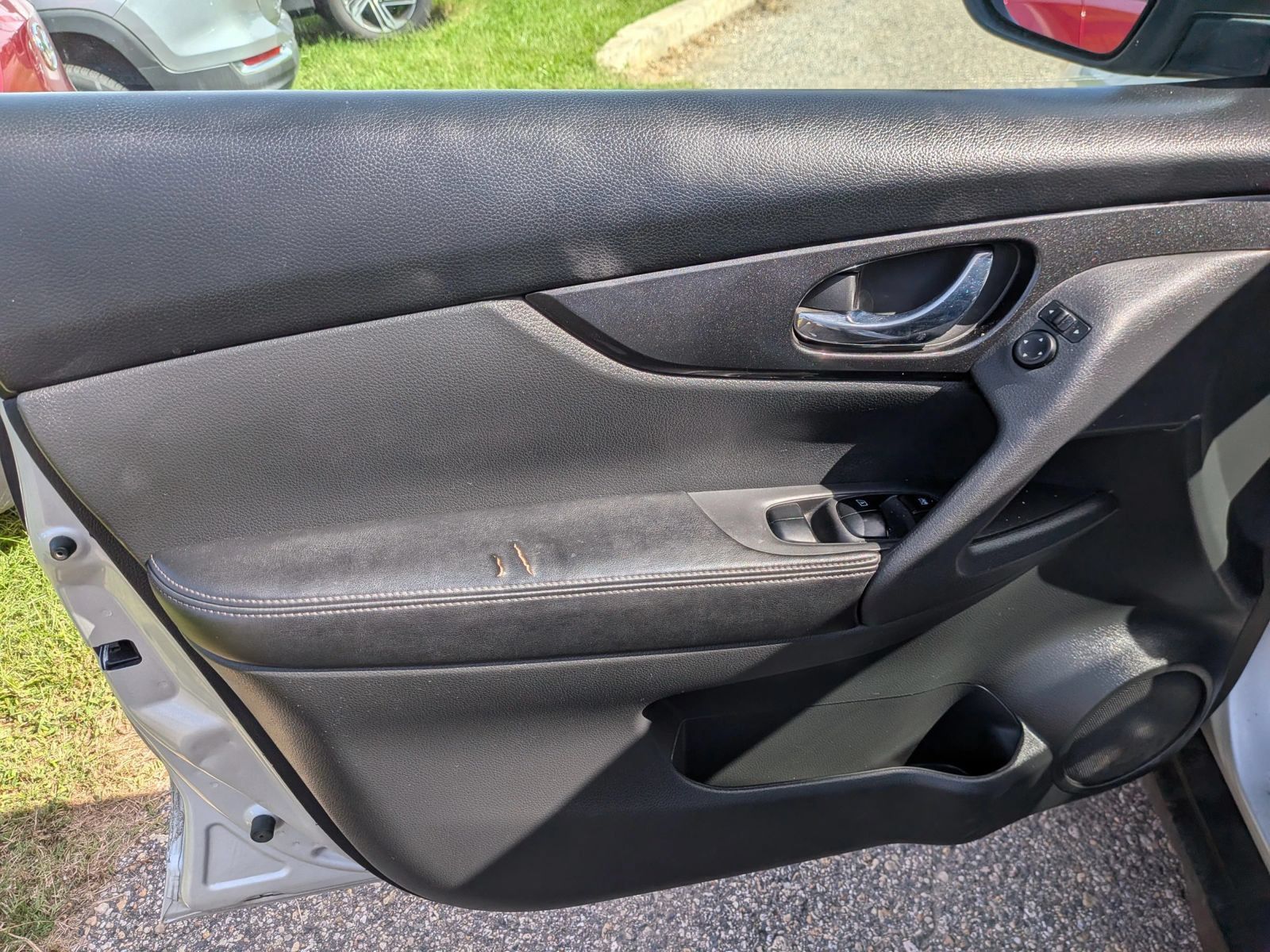 Used 2017 Nissan Rogue SV AWD/4WD image 21