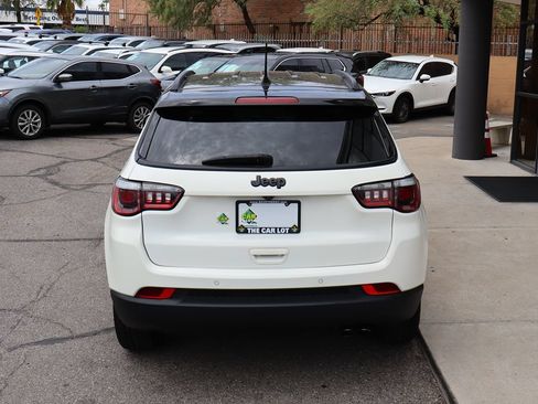 Used 2019 Jeep Compass Latitude FWD image 10
