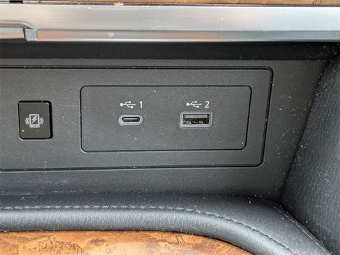 Used 2021 Nissan Armada SL w/ Captain's Chairs Package image 24