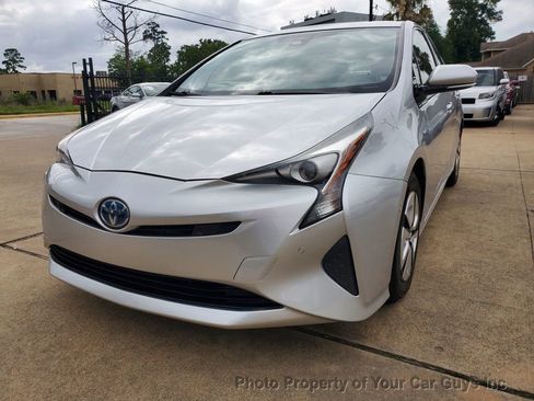 Used 2018 Toyota Prius Two w/ Prius Two Safety Plus Package FWD image 2