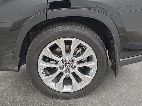 Certified 2024 Toyota Highlander Limited AWD/4WD image 30