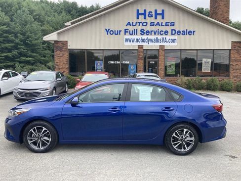 Used 2022 Kia Forte LXS w/ LXS Technology Package FWD image 8