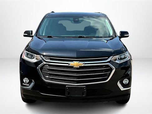 Used 2021 Chevrolet Traverse LT image 2