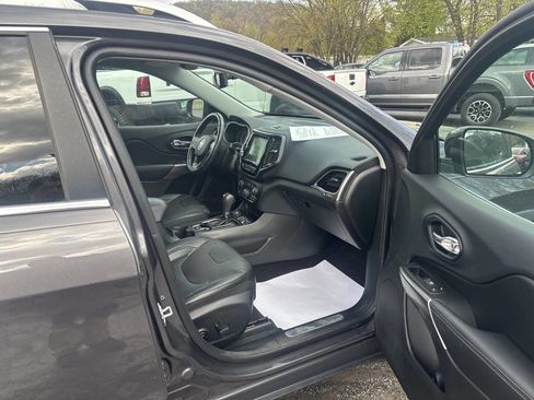 Used 2019 Jeep Cherokee Limited image 11