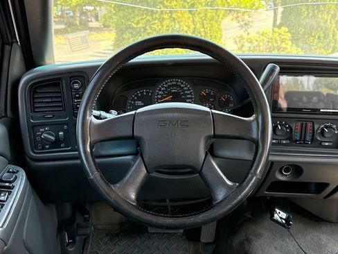 Used 2004 GMC Sierra 2500 SLE AWD/4WD image 9
