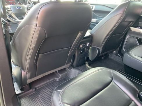 Used 2022 Ford Explorer XLT w/ Equipment Group 202A image 32