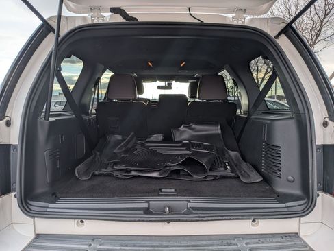 Used 2017 Ford Expedition Platinum image 32