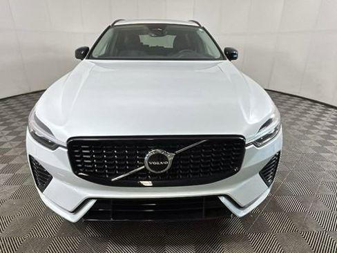 Used 2025 Volvo XC60 B5 Core AWD/4WD image 8