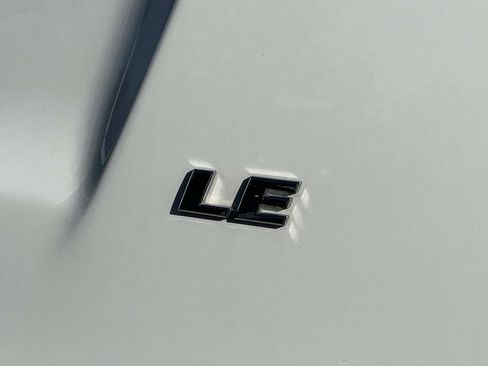 Used 2015 Toyota RAV4 LE FWD image 9