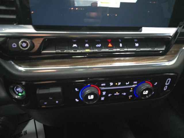 Used 2025 Chevrolet Silverado 1500 LT AWD/4WD image 20