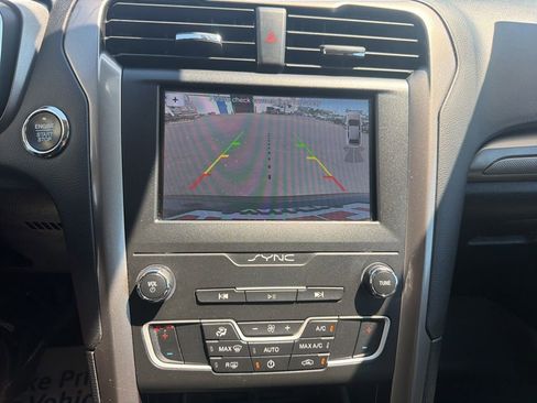 Used 2019 Ford Fusion SE FWD image 28