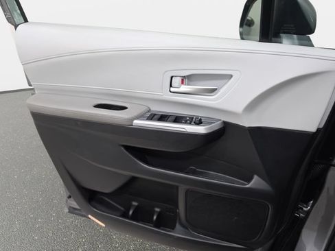 Certified 2026 Toyota Sienna XLE FWD image 24