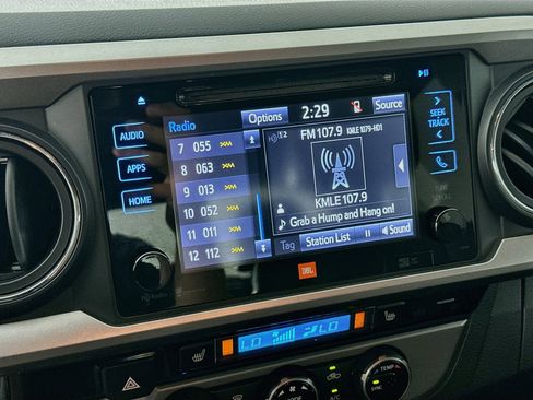 Used 2016 Toyota Tacoma Limited w/ Towing Package AWD/4WD image 21