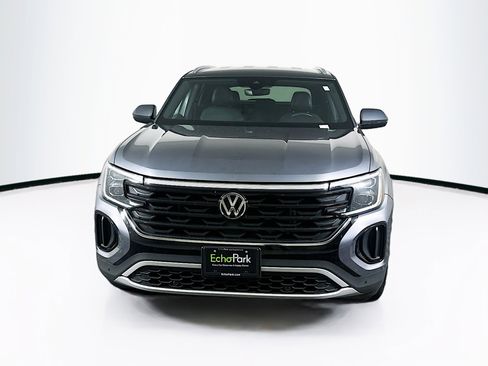 Used 2024 Volkswagen Atlas Cross Sport SE AWD/4WD image 2