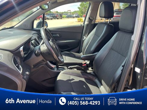 Used 2019 Chevrolet Trax LT w/ LT Convenience Package AWD/4WD image 23