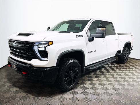 Used 2025 Chevrolet Silverado 2500 LTZ w/ LTZ Plus Package image 4