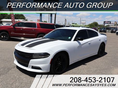 Used 2018 Dodge Charger R/T w/ Blacktop Package RWD image 3