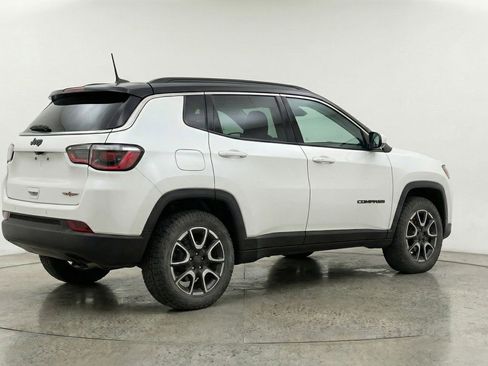 Used 2025 Jeep Compass Trailhawk image 9
